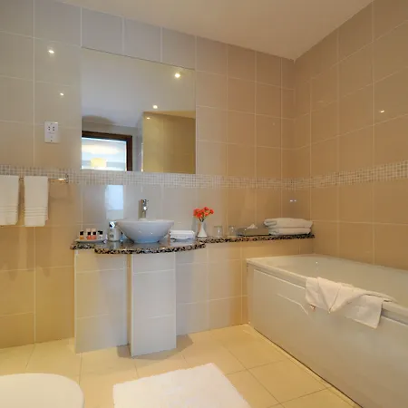 Maldron Sandy Road Hotel 4*