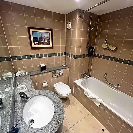Hotel Maldron Sandy Road 4*