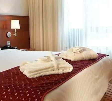 Maldron Sandy Road 4*