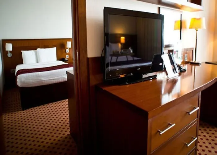 Hotel Maldron Sandy Road 4*