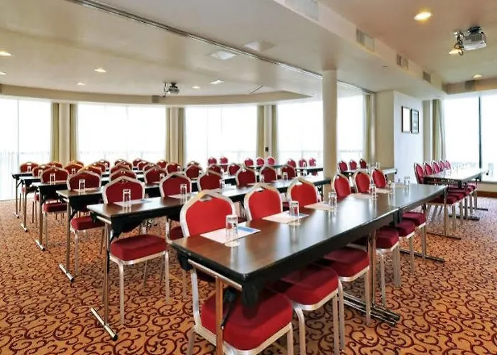 Hotel Maldron Sandy Road 4*