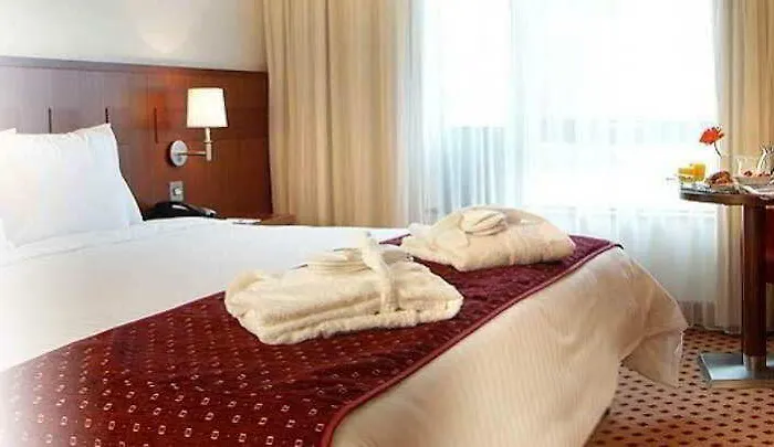 Maldron Sandy Road 4*